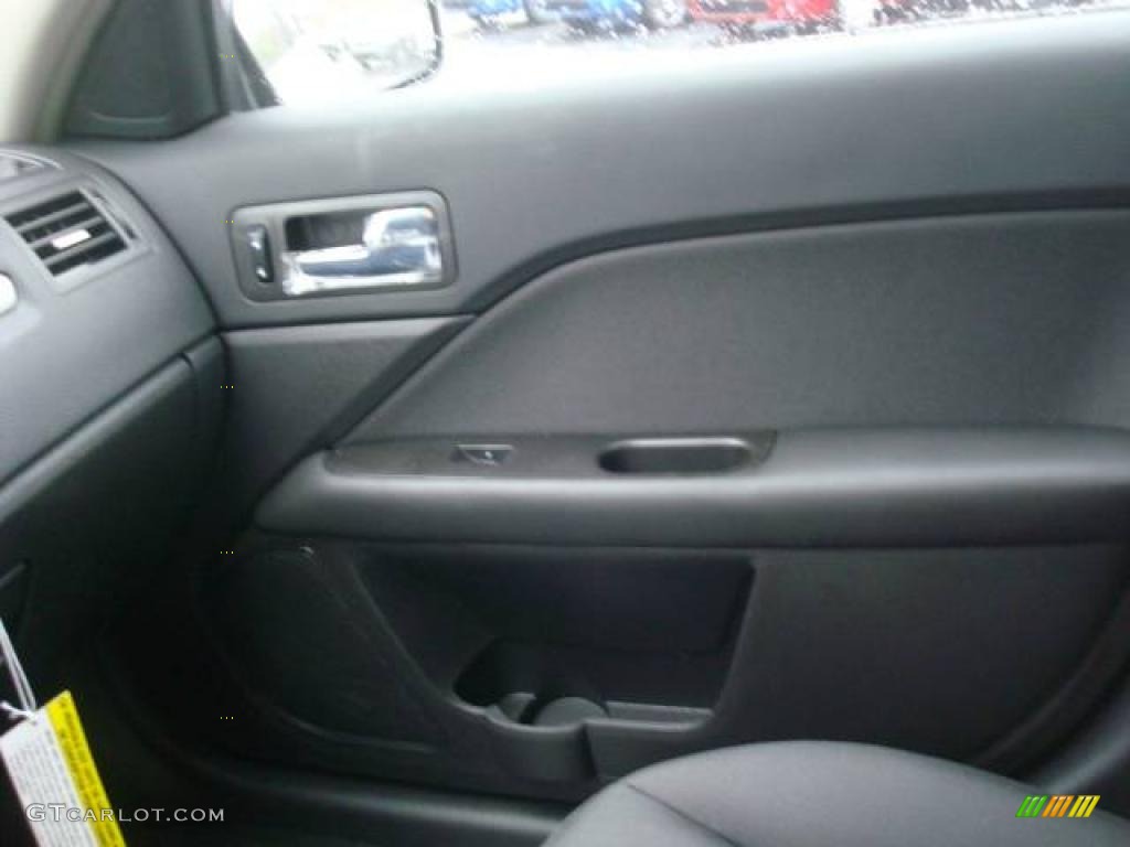 2010 Fusion SE - Brilliant Silver Metallic / Charcoal Black photo #17