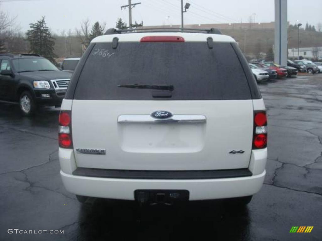 2010 Explorer XLT 4x4 - White Suede / Black photo #4