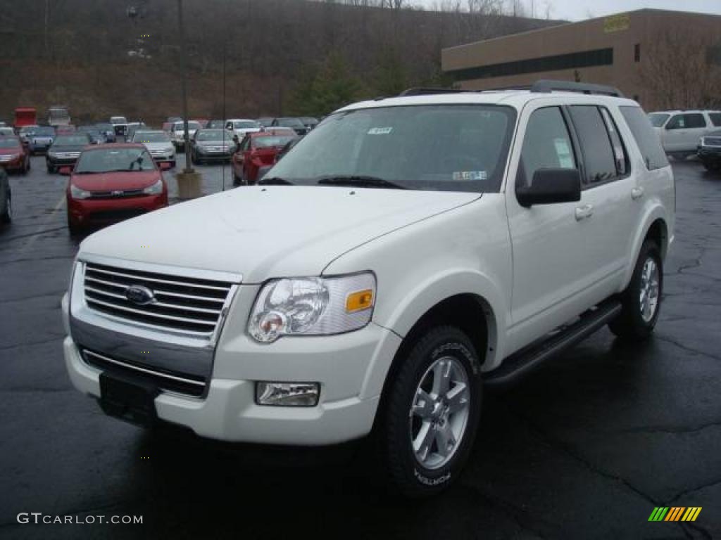 2010 Explorer XLT 4x4 - White Suede / Black photo #7