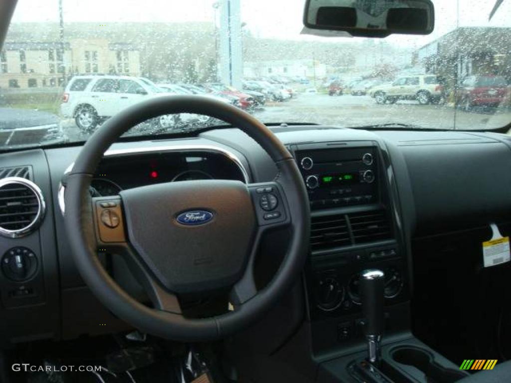 2010 Explorer XLT 4x4 - White Suede / Black photo #12