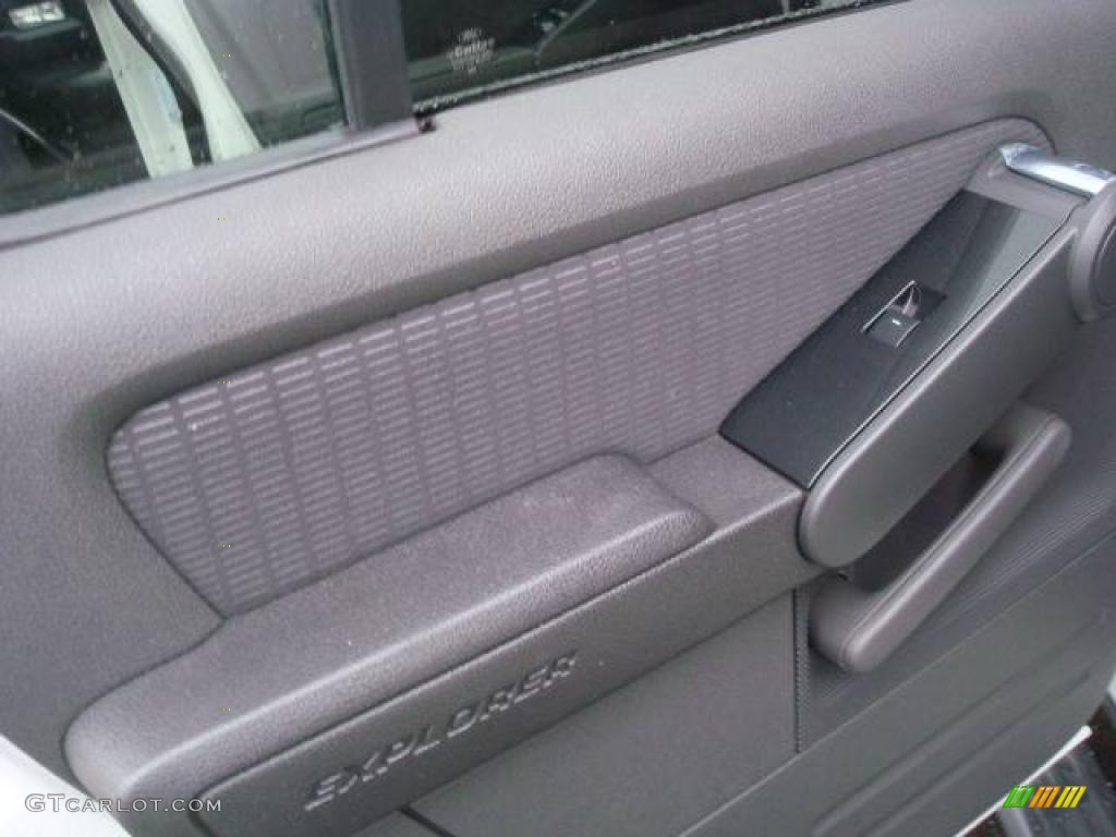 2010 Explorer XLT 4x4 - White Suede / Black photo #13