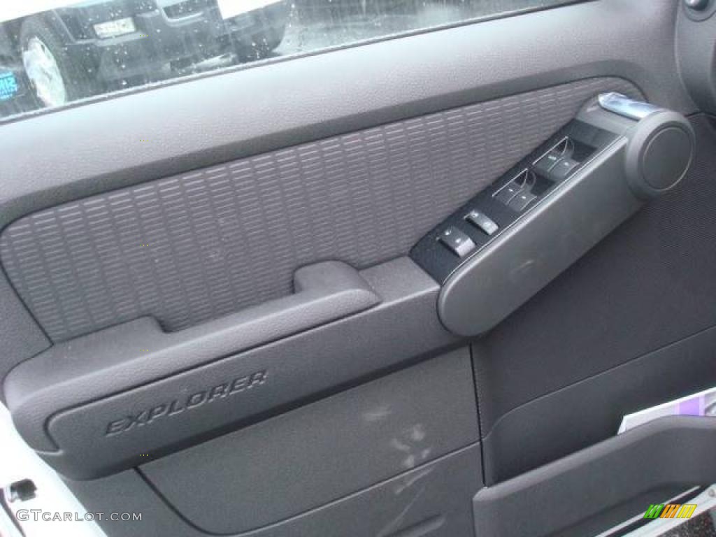 2010 Explorer XLT 4x4 - White Suede / Black photo #14
