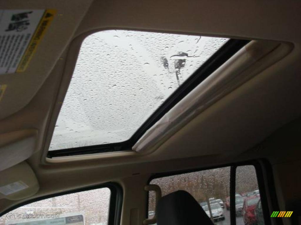 2010 Explorer XLT 4x4 - White Suede / Black photo #16