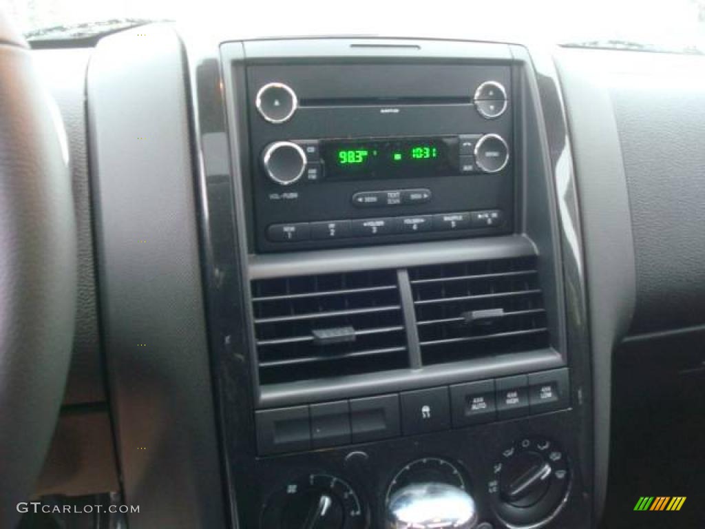 2010 Explorer XLT 4x4 - White Suede / Black photo #18