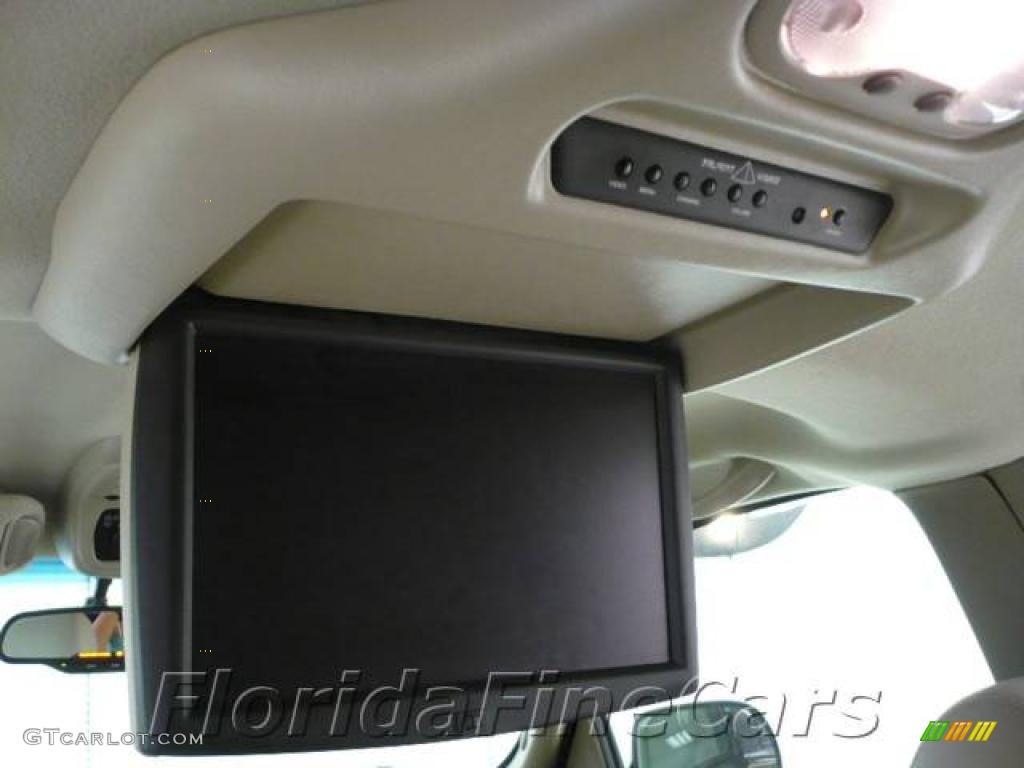 2003 Suburban 1500 LT - Black / Tan/Neutral photo #16