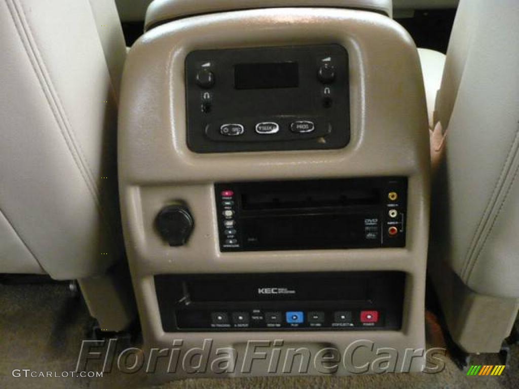 2003 Suburban 1500 LT - Black / Tan/Neutral photo #17