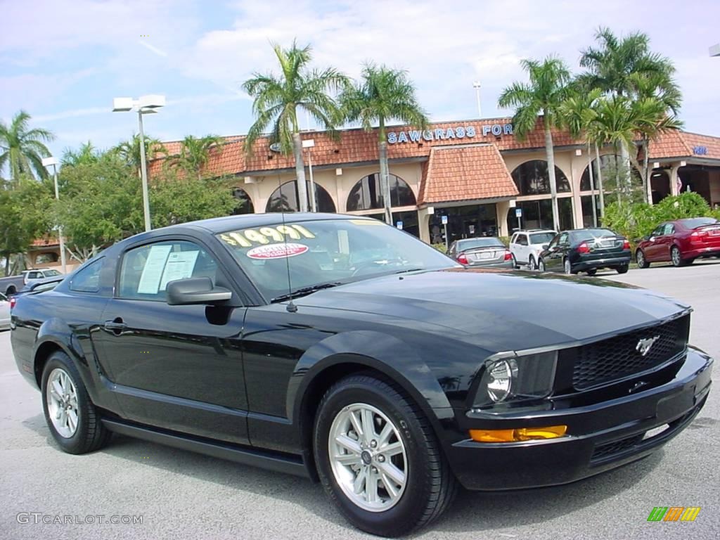 2006 Mustang V6 Premium Coupe - Black / Dark Charcoal photo #1