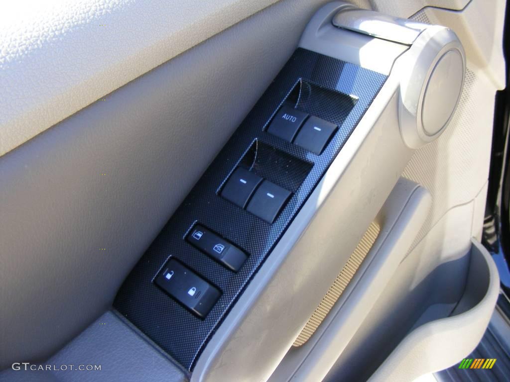 2006 Explorer XLT - Black / Stone photo #28