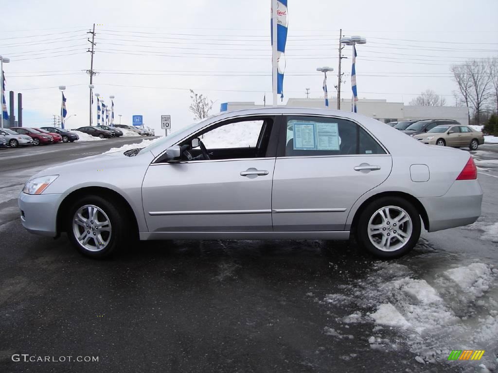 2006 Accord SE Sedan - Alabaster Silver Metallic / Black photo #2