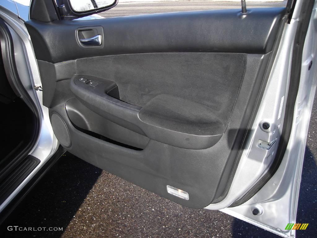 2006 Accord LX Sedan - Alabaster Silver Metallic / Black photo #17