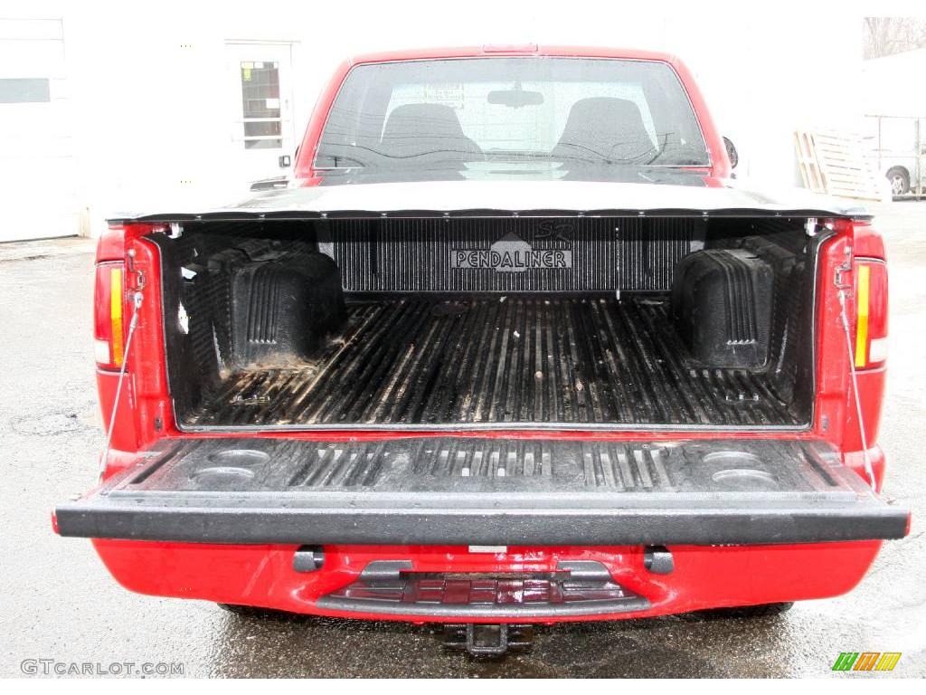 2001 S10 LS Extended Cab 4x4 - Victory Red / Graphite photo #7