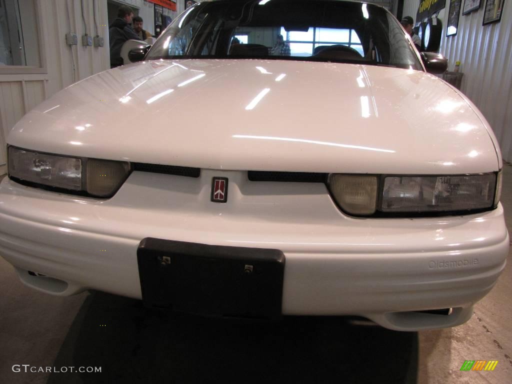 1995 Cutlass Supreme S Sedan - White / Dark Red photo #5