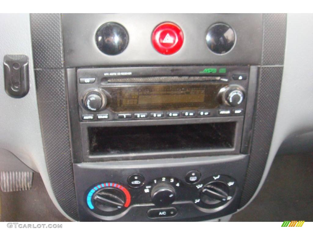 2004 Aveo Hatchback - Galaxy Silver Metallic / Gray photo #16