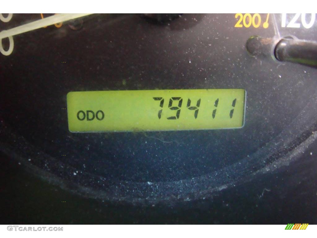 2004 Aveo Hatchback - Galaxy Silver Metallic / Gray photo #18