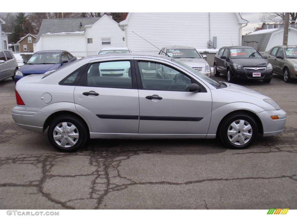 2003 Focus LX Sedan - CD Silver Metallic / Medium Graphite photo #1