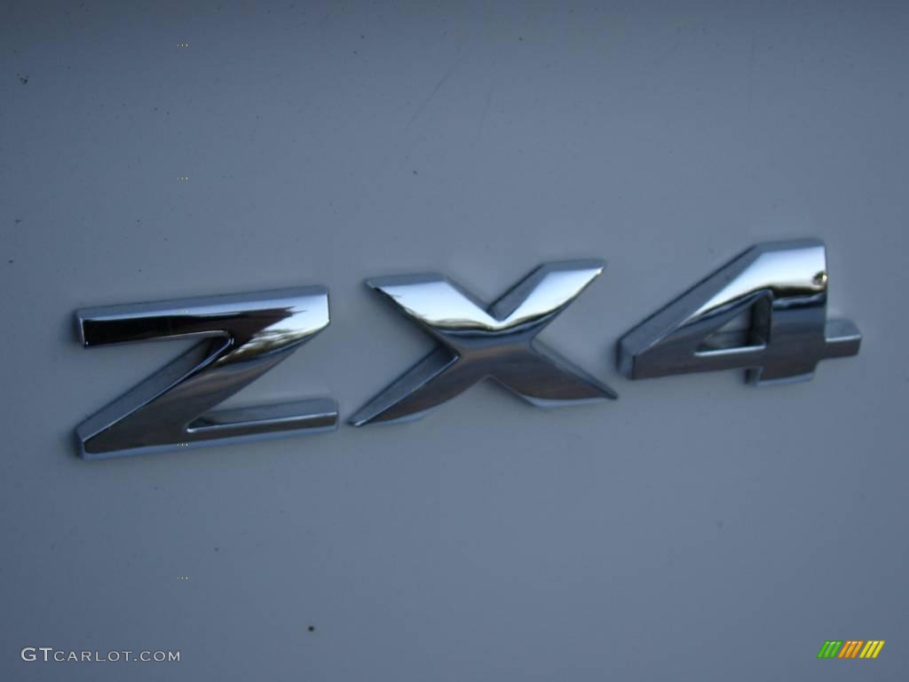 2005 Focus ZX4 SE Sedan - Cloud 9 White / Charcoal/Charcoal photo #28