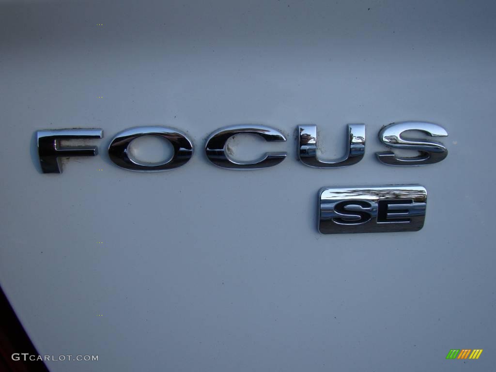 2005 Focus ZX4 SE Sedan - Cloud 9 White / Charcoal/Charcoal photo #29