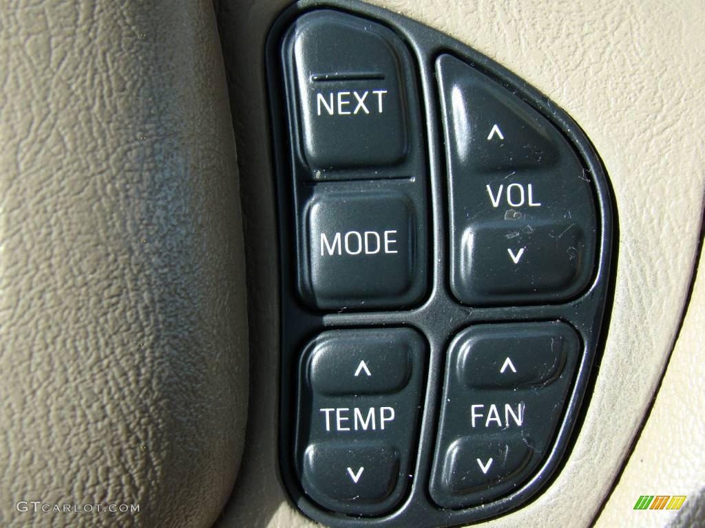 2004 Grand Marquis LS - Gold Ash Metallic / Medium Parchment photo #28