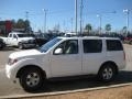 Avalanche White - Pathfinder SE Photo No. 4