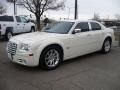 Cool Vanilla - 300 C HEMI Photo No. 3