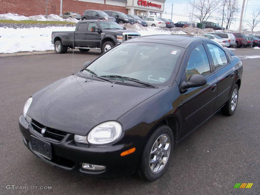 2002 Neon SXT - Black Clearcoat / Dark Slate Gray photo #1