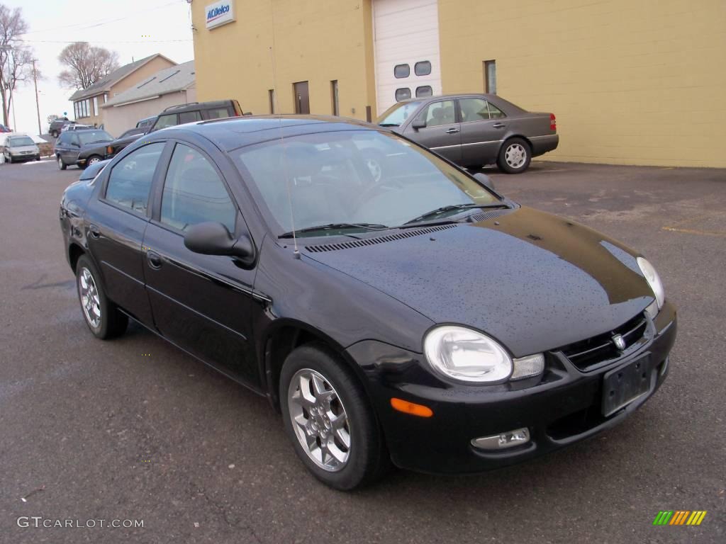2002 Neon SXT - Black Clearcoat / Dark Slate Gray photo #12