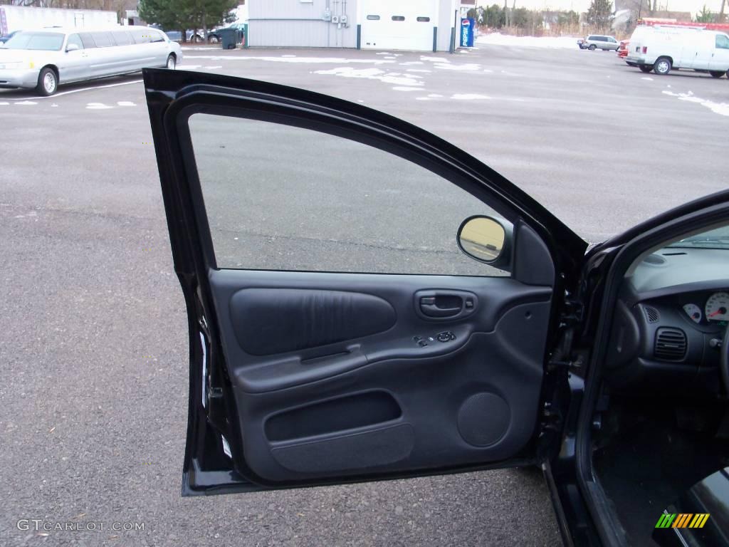 2002 Neon SXT - Black Clearcoat / Dark Slate Gray photo #16