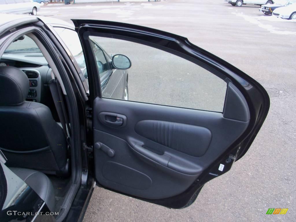 2002 Neon SXT - Black Clearcoat / Dark Slate Gray photo #20