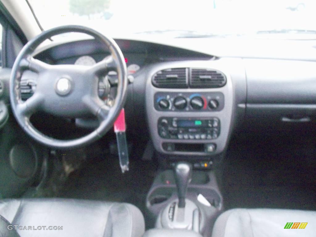 2002 Neon SXT - Black Clearcoat / Dark Slate Gray photo #24