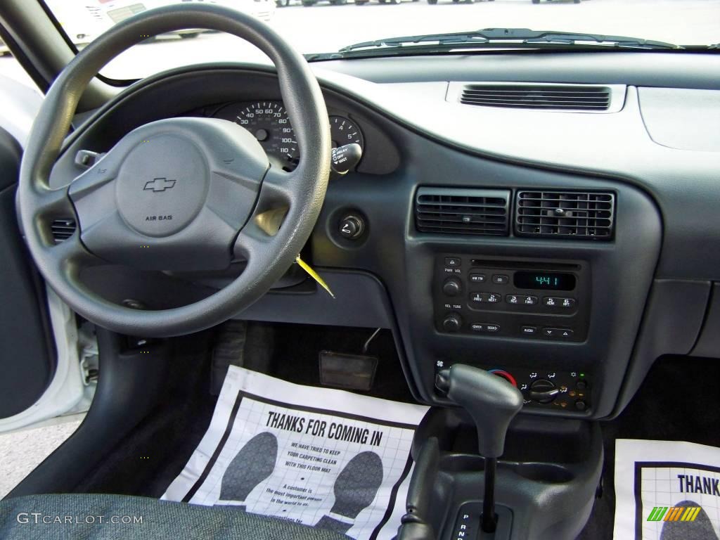 2003 Cavalier Sedan - Olympic White / Graphite Gray photo #12