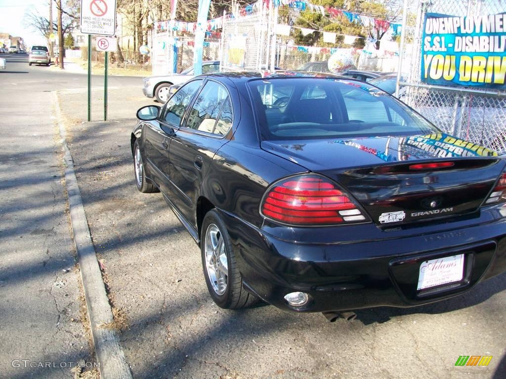 2003 Grand Am SE Sedan - Black / Dark Taupe photo #1