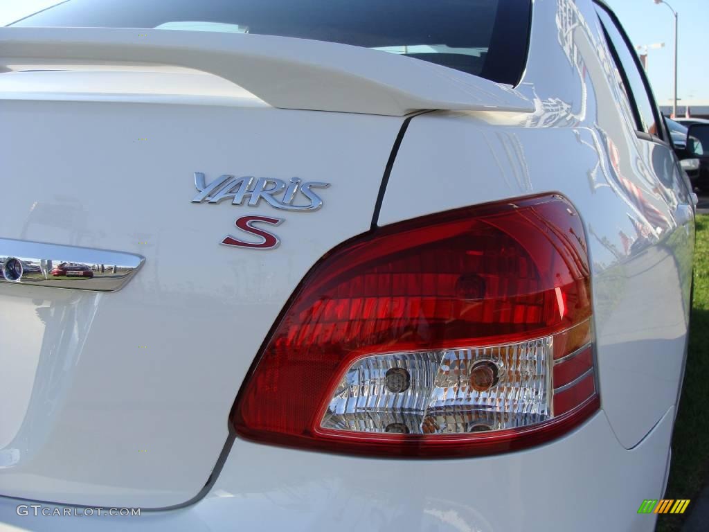 2008 Yaris S Sedan - Polar White / Dark Charcoal photo #9