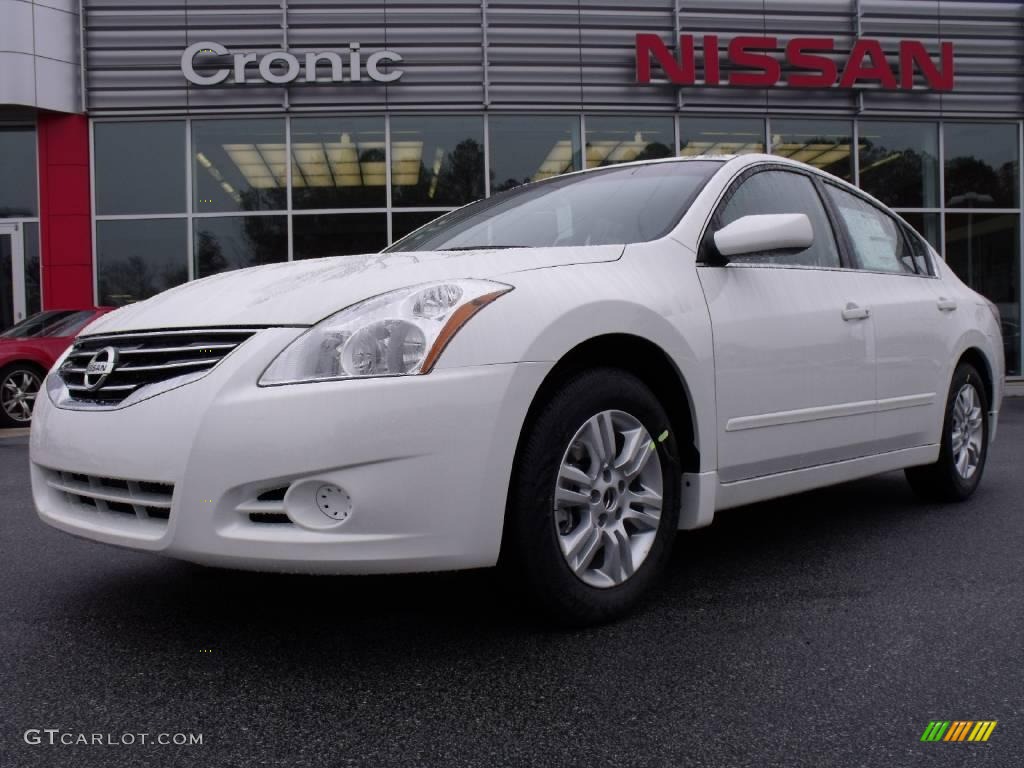 2010 Altima 2.5 S - Winter Frost White / Charcoal photo #1