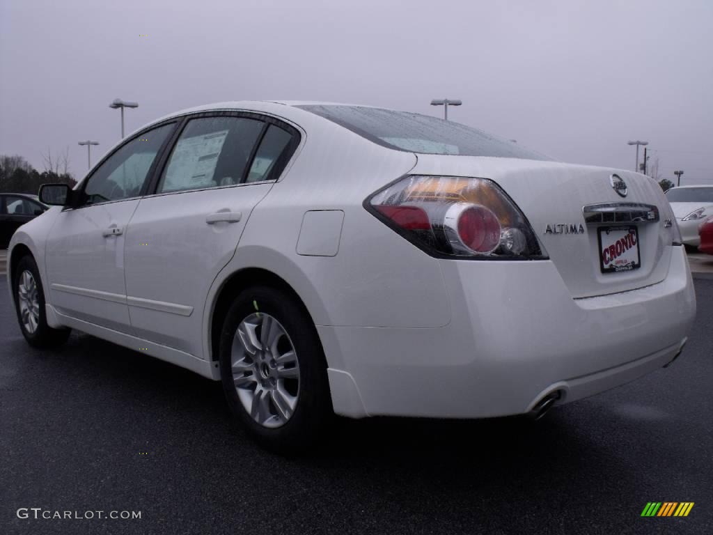 2010 Altima 2.5 S - Winter Frost White / Charcoal photo #3