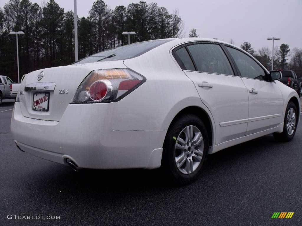 2010 Altima 2.5 S - Winter Frost White / Charcoal photo #5