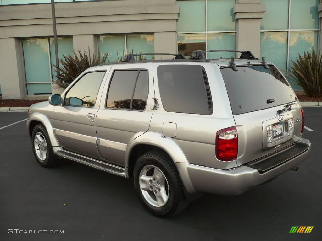 2002 QX4 4x4 - Brilliant Silver Metallic / Graphite photo #4