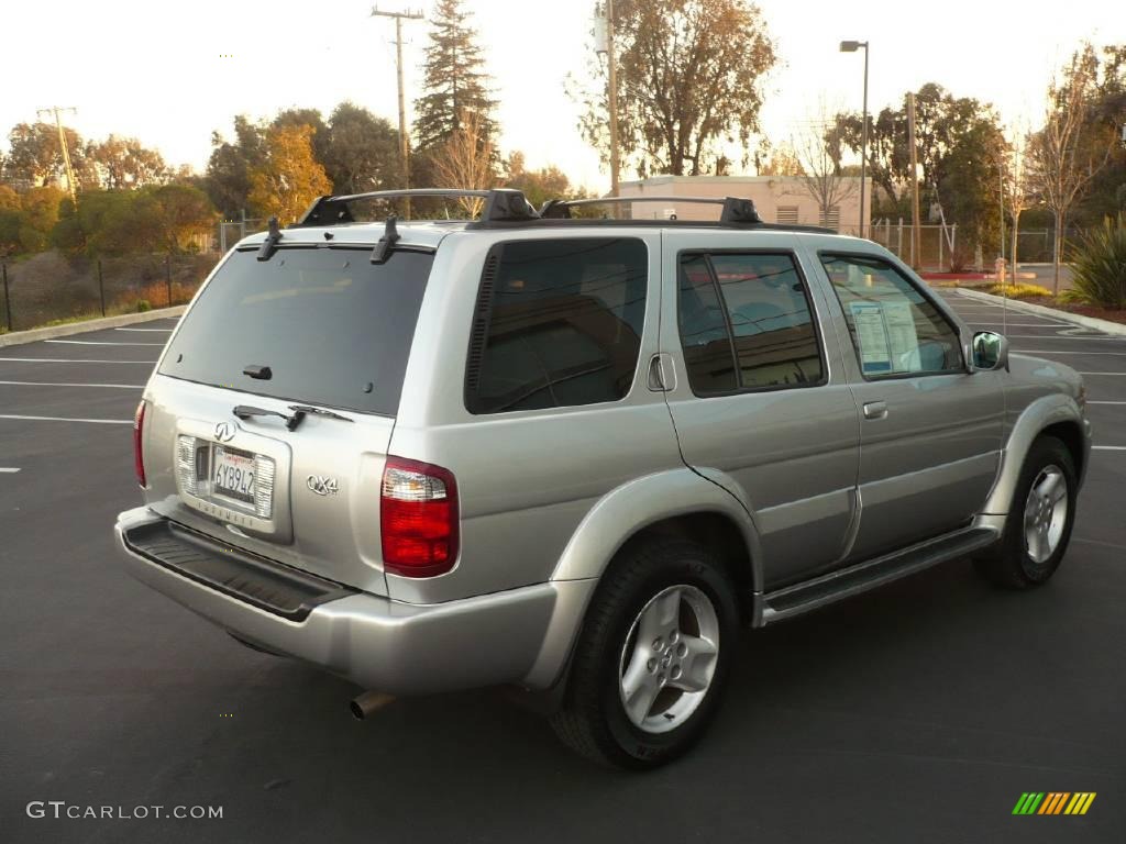 2002 QX4 4x4 - Brilliant Silver Metallic / Graphite photo #6