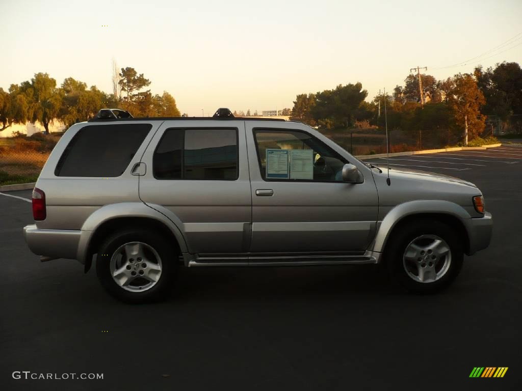 2002 QX4 4x4 - Brilliant Silver Metallic / Graphite photo #7