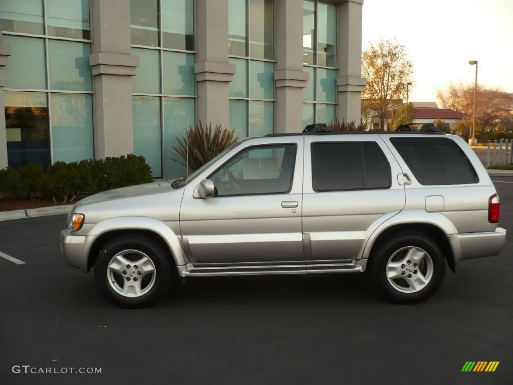 2002 QX4 4x4 - Brilliant Silver Metallic / Graphite photo #8