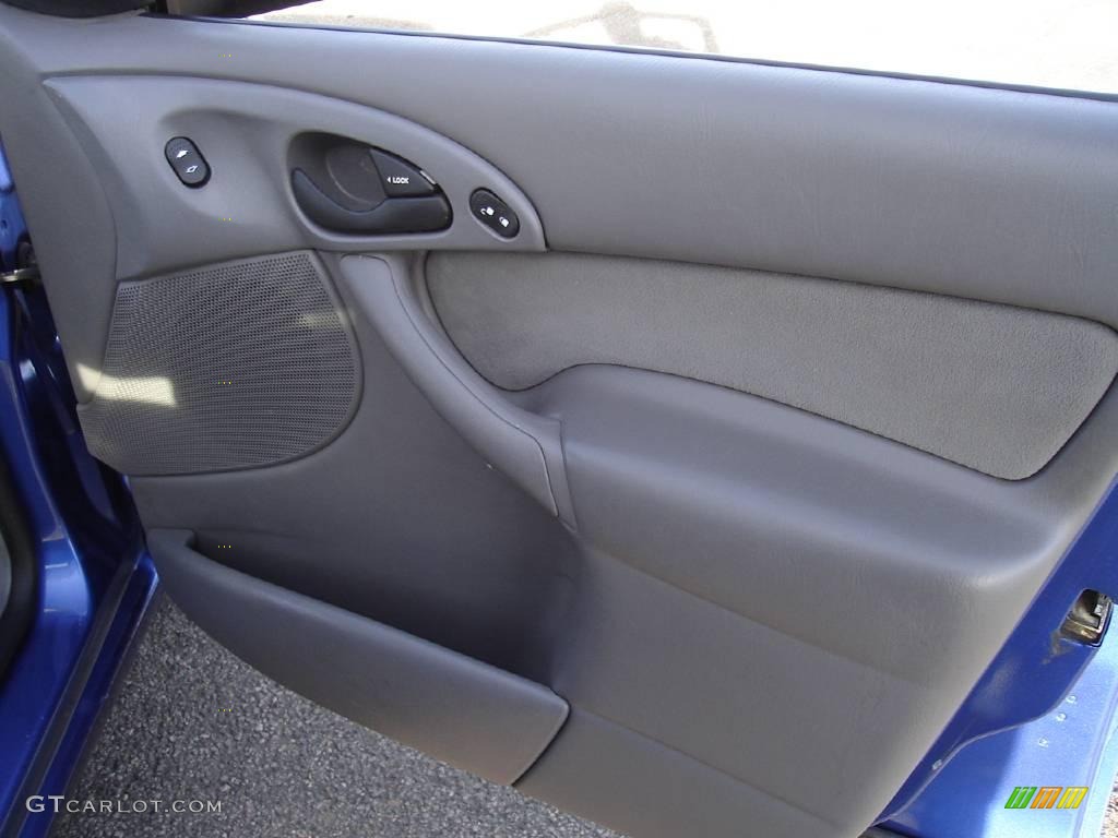 2002 Focus ZTS Sedan - Malibu Blue Metallic / Medium Graphite photo #19