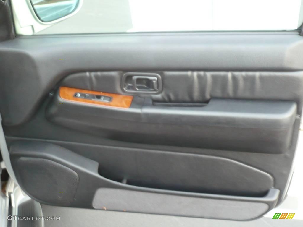 2002 QX4 4x4 - Brilliant Silver Metallic / Graphite photo #14