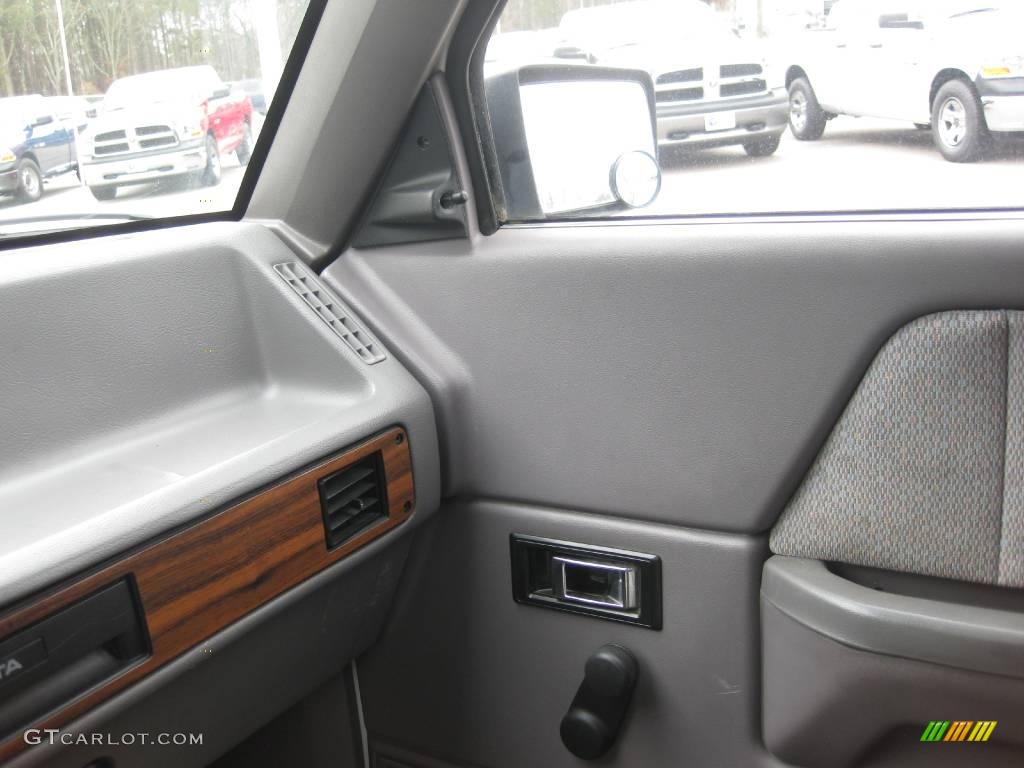 1995 Dakota SLT Regular Cab - White / Gray photo #14