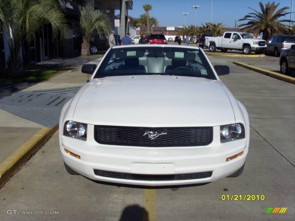 2005 Mustang V6 Premium Convertible - Performance White / Light Graphite photo #10