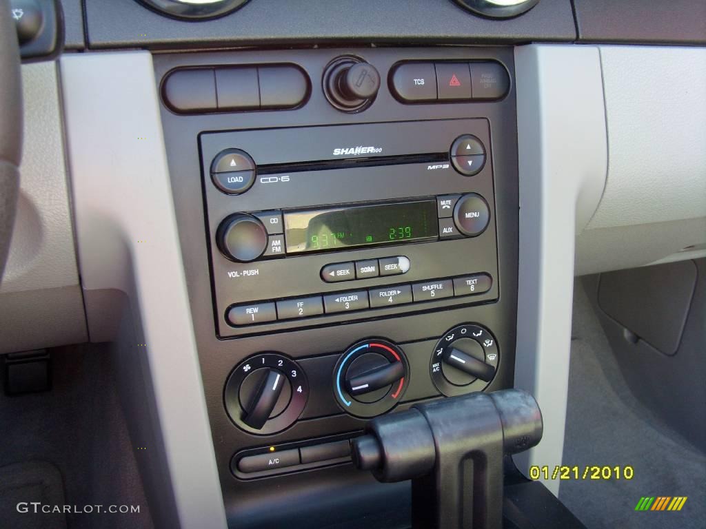 2005 Mustang V6 Premium Convertible - Performance White / Light Graphite photo #19