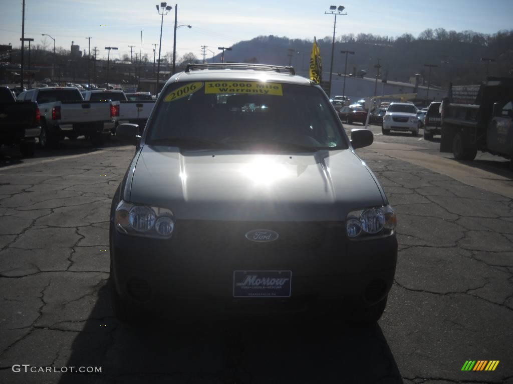 2006 Escape XLS 4WD - Titanium Green Metallic / Medium/Dark Flint photo #17