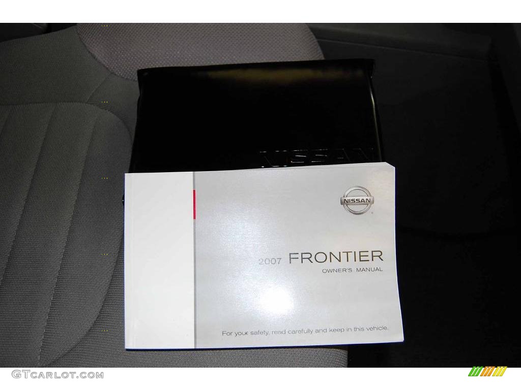 2007 Frontier XE King Cab - Super Black / Graphite photo #24