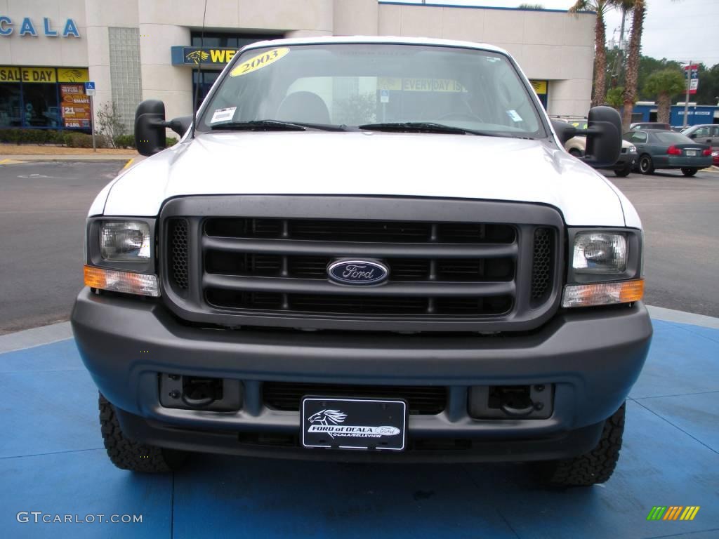 2003 F250 Super Duty XL Crew Cab 4x4 - Oxford White / Medium Flint Grey photo #2