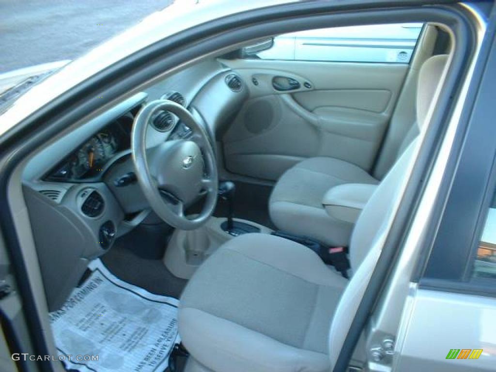 2004 Focus SE Sedan - Arizona Beige Metallic / Medium Parchment photo #6