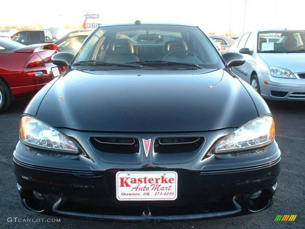 2004 Grand Am GT Sedan - Black / Dark Pewter photo #2