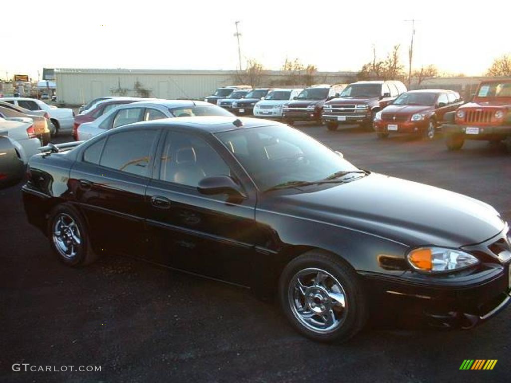 2004 Grand Am GT Sedan - Black / Dark Pewter photo #3
